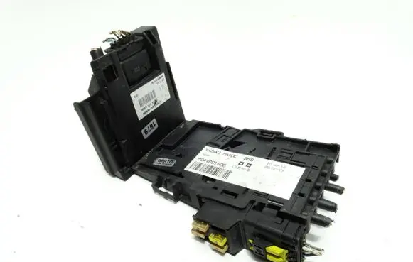 Peugeot 308 Fuse module 28236841 28257533 02918926
