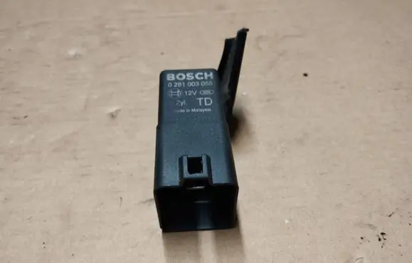 Honda CR-V Glow plug pre-heat relay 0281003056