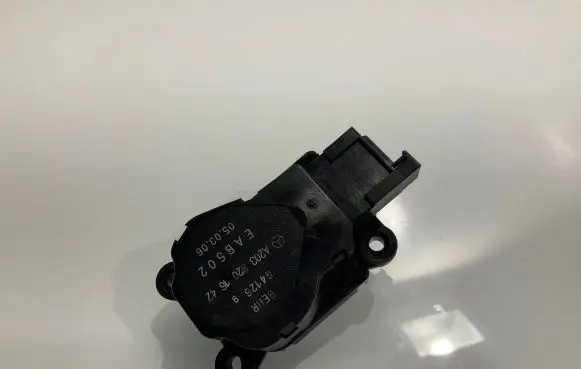 Mercedes-Benz CLS C219 Air flap motor/actuator A2038201642 2038201642