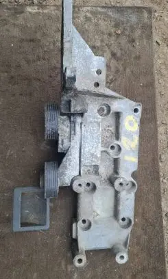 Volvo S60 Engine mounting bracket 8642196