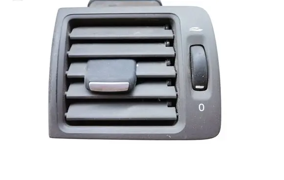 Volvo V50 Dash center air vent grill 39888289