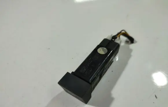 Hyundai Santa Fe Fog light switch 621W05010