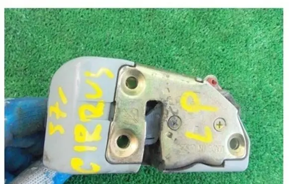 Chrysler Cirrus Front door lock