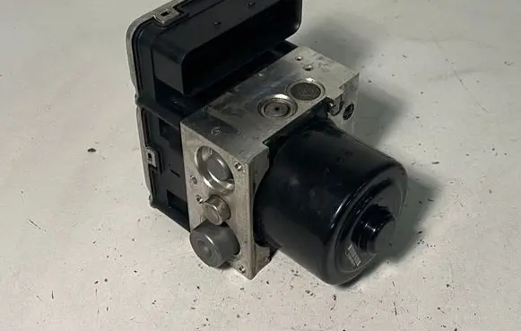 Volkswagen Touareg II ABS Pump 7P0907379H 7P0614517K