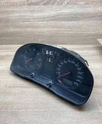Volkswagen PASSAT B5 Speedometer (instrument cluster) 3B1919860 110008919