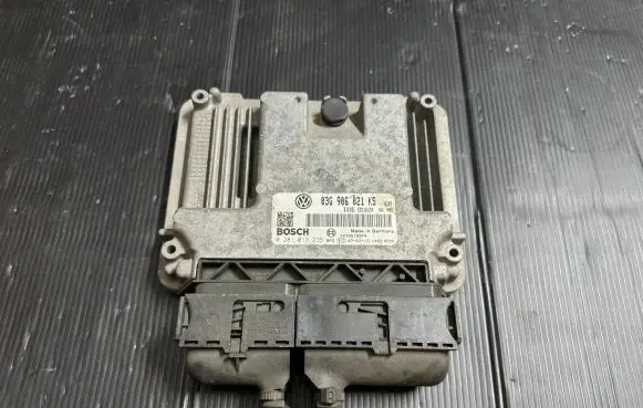 Volkswagen Golf V Engine control unit/module 03G906021KS 1039S15974 0281013235
