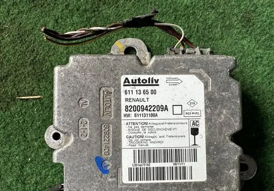 Renault Master III Airbag control unit/module 611136500 8200942209A