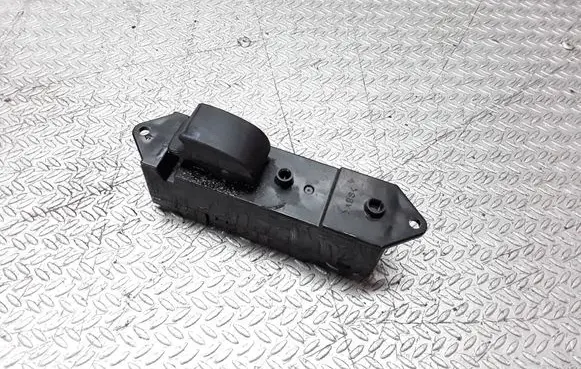 Mitsubishi Outlander Electric window control switch MR502239