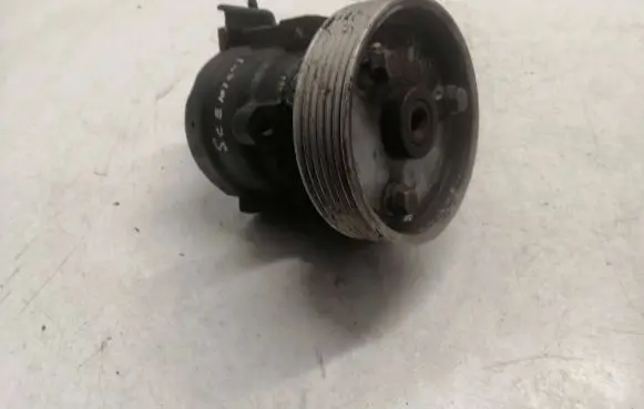 Renault Scenic I Power steering pump 7700417137 26060849R 7700417957