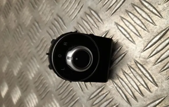 Alfa Romeo Giulia Wing mirror switch 01561181930