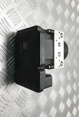 Volvo V40 ABS Pump 10096104243 31423315