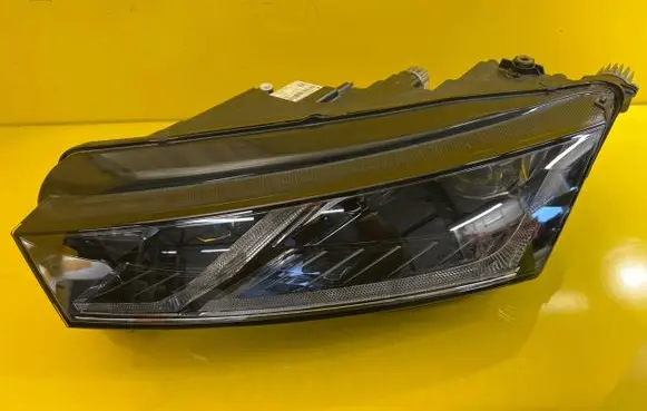Skoda Octavia Mk4 Headlight/headlamp 5E4941015A