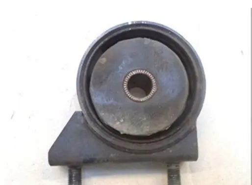 Hyundai Accent Engine mount bracket