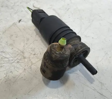 Volkswagen PASSAT B5.5 Windscreen/windshield washer pump