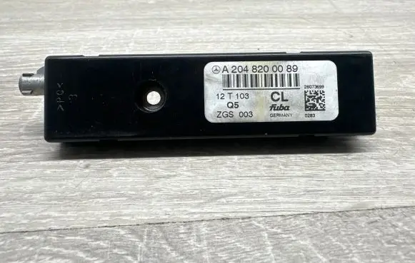 Mercedes-Benz E C207 W207 Antenna control unit A2048200089 28073699 12T103