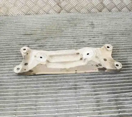 Gearbox mounting bracket
