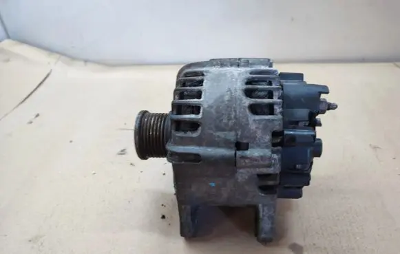Renault Scenic III - Grand scenic III Generator/alternator 231007033R