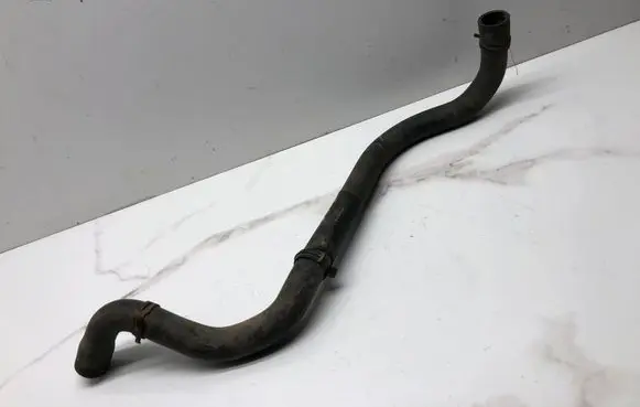 Volkswagen PASSAT B6 Engine coolant pipe/hose