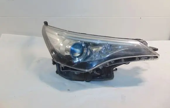 Toyota Avensis T270 Headlight/headlamp 8113005390