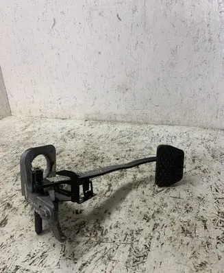 BMW X3 E83 Brake pedal 333116405