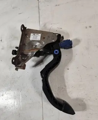 Volkswagen Up Clutch pedal 1S1721059N 000769723