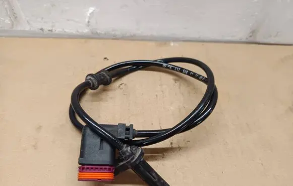 Mercedes-Benz E W212 ABS rear brake sensor A2125402117
