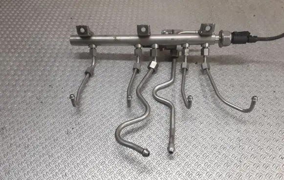 BMW 3 E90 E91 Fuel main line pipe 12056010DE