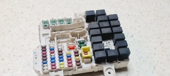 Mitsubishi Colt Fuse module 8565A108 1791H0A1 1571H0A