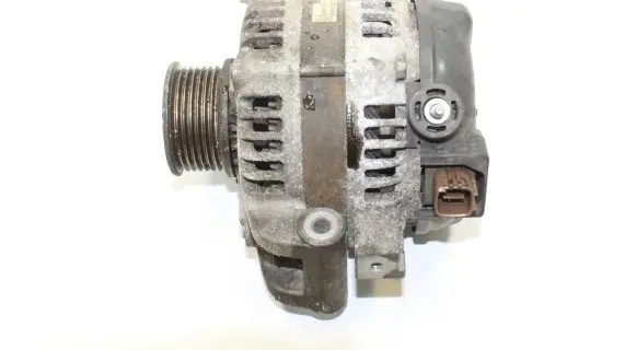 Toyota Avensis T270 Generator/alternator 270600R080 1042101882