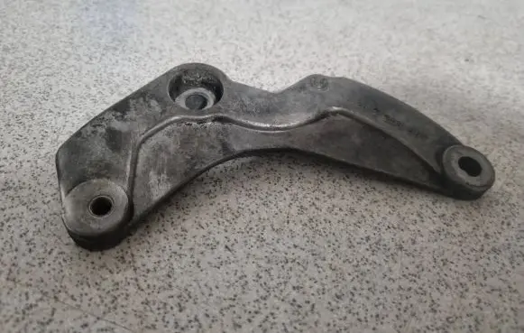 BMW 5 E39 Generator/alternator bracket 2248561