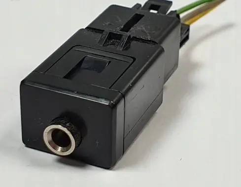 Skoda Fabia Mk3 (NJ) AUX in-socket connector 5Q0035724