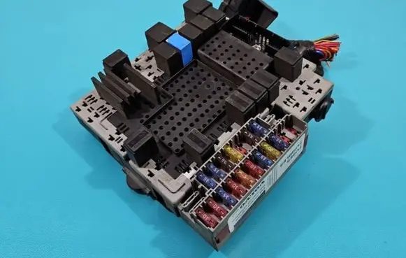 Volvo V70 Fuse box set 08679899 IMPRK1373279