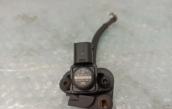Mercedes-Benz Sprinter W906 Air pressure sensor a0071530028 0261230196