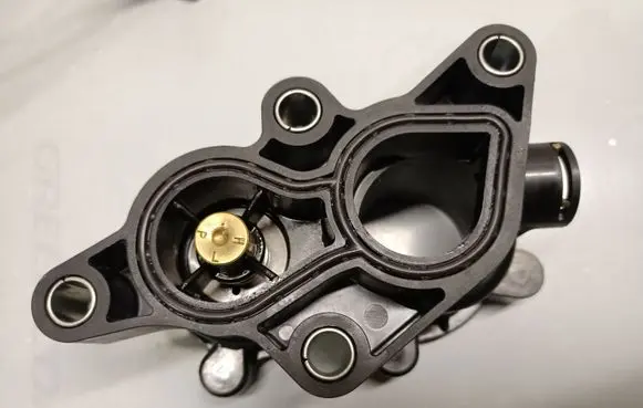 Thermostat/thermostat housing
