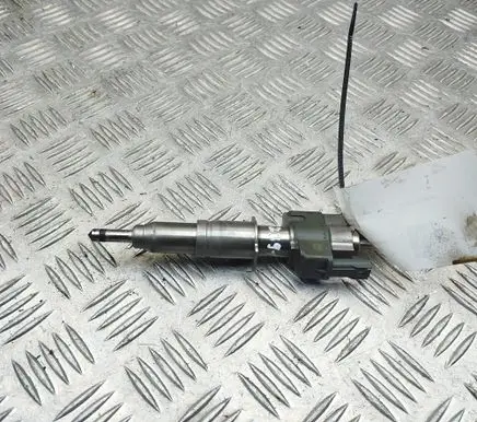 BMW 1 E82 E88 Fuel injector 7589048