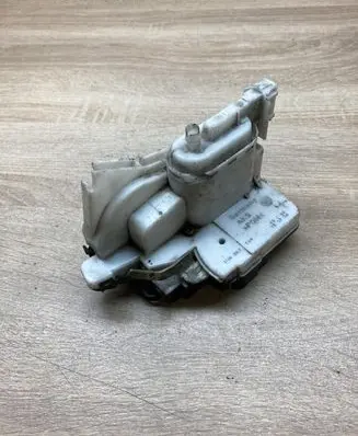 Volkswagen Golf III Rear door lock 1H4862154 1H4839016