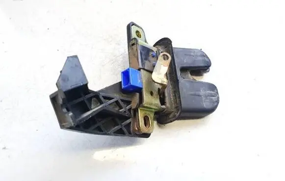 Audi A4 S4 B6 8E 8H Tailgate/trunk/boot lock/catch/latch 8e5827505b