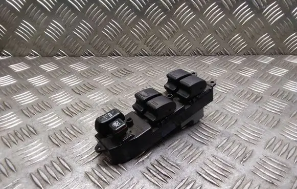 Toyota Prius (XW20) Electric window control switch 8482047012
