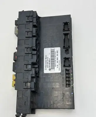 Mercedes-Benz C W203 SAM control unit 2035452401