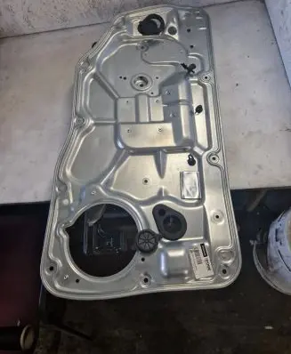 Front window lifting mechanism without motor