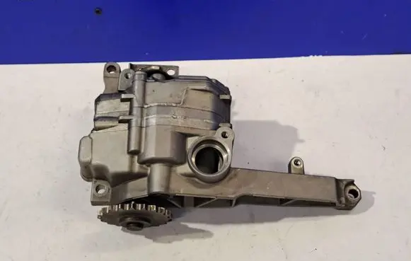Mercedes-Benz E W211 Oil pump 6421810947