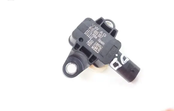 Volkswagen Polo V 6R Airbag deployment crash/impact sensor 4H0955557