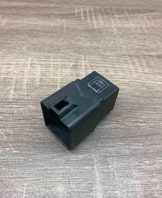 Volkswagen PASSAT B6 Other relay 3B0951253 V23136J1006X056
