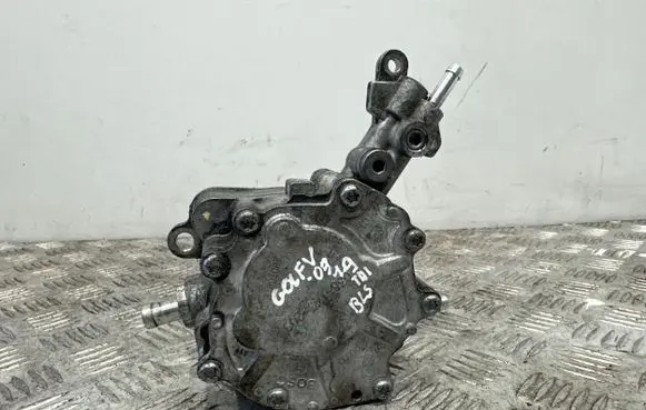 Volkswagen Golf V Vacuum pump 03G145209