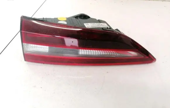 Opel Grandland X Tailgate rear/tail lights YP00016280 81670202