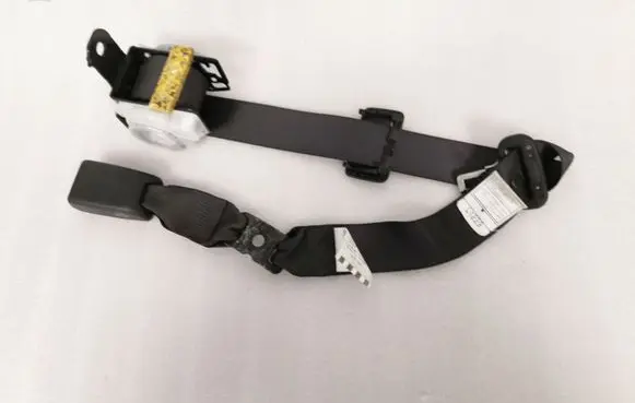 Lexus IS 220D-250-350 Middle seatbelt (rear) 