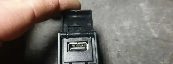 Nissan Leaf I (ZE0) USB socket connector 284H3-1FA0B