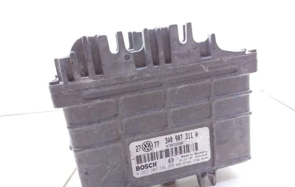 Volkswagen Golf III Engine control unit/module 0261203592 3A0907311A