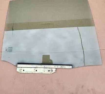 Toyota Yaris Rear door window glass 681300D070