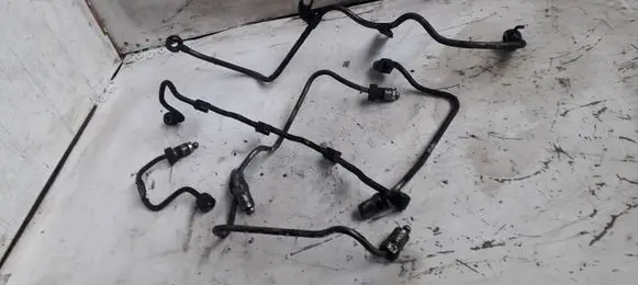 Toyota Corolla Verso E121 Fuel injector supply line/pipe 